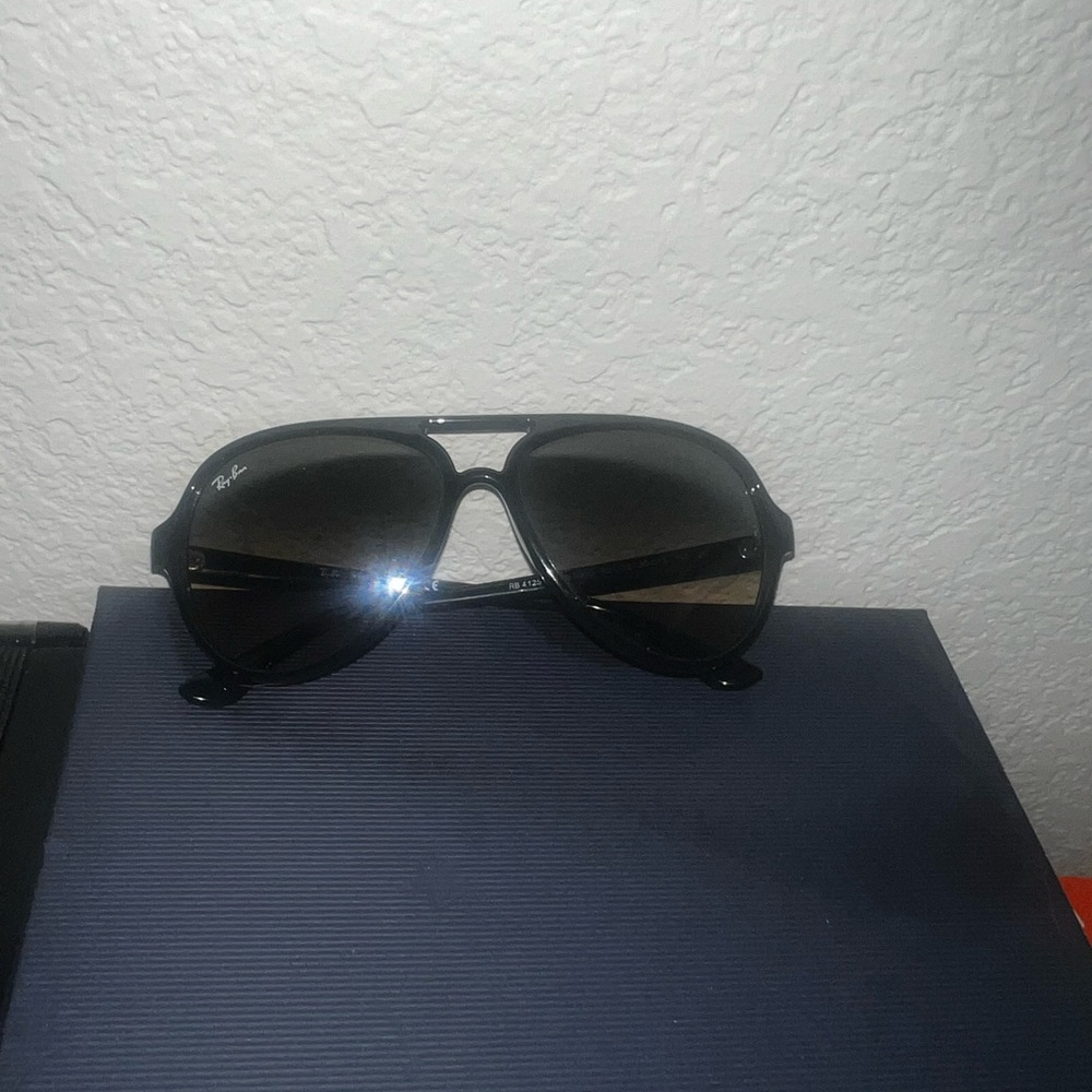 Black Ray-Ban glasses.
